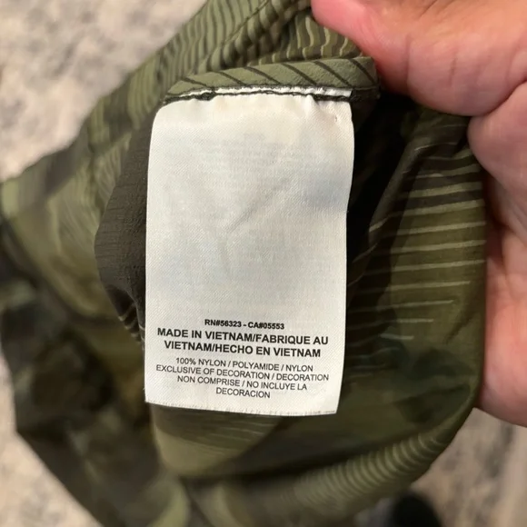 Nike Impossibly Light Running Jacket Hooded Packable Full Zip Reflective Medium - Picture 12 of 13